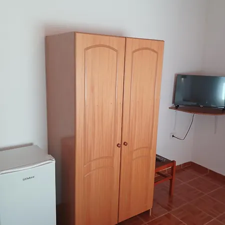 Ari's Cozy Rooms, Llogara