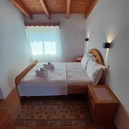 Ari's Cozy Rooms, Llogara Guest house *