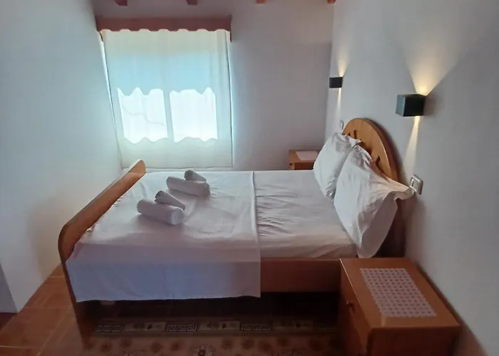 Ari's Cozy Rooms, Llogara Maison d'hôtes 3*