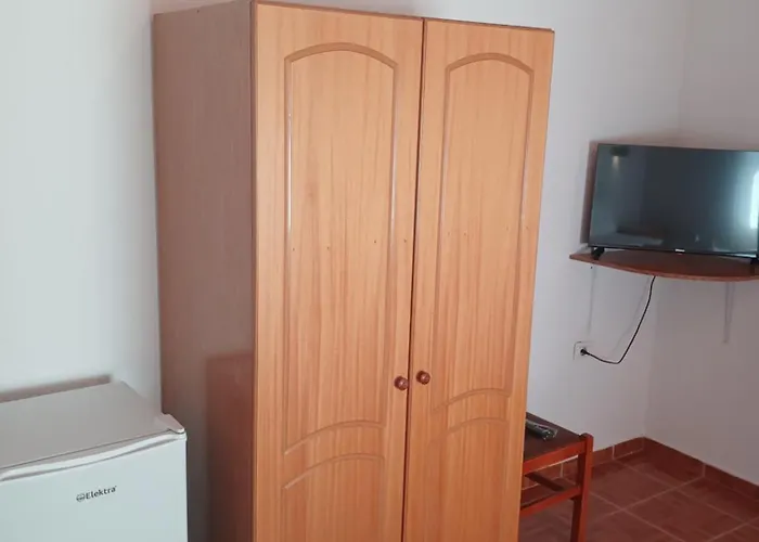 Ari's Cozy Rooms, Llogara